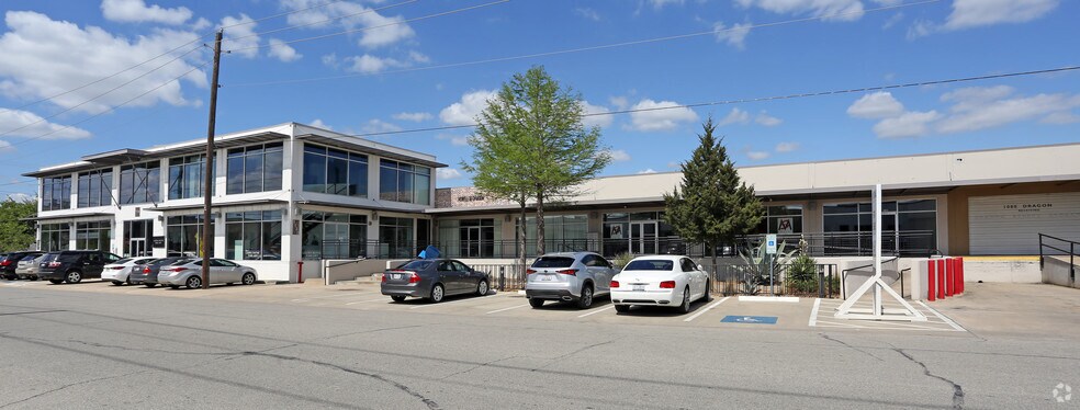 More Photos Of 1110 Dragon St, Dallas Showroom For Lease