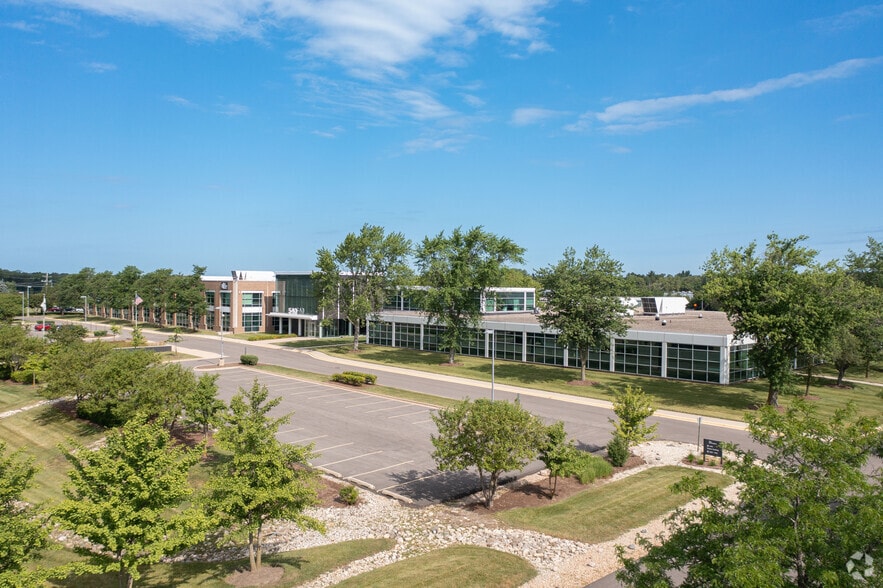 More Photos Of 540 W Northwest Hwy, Barrington Unknown For Lease