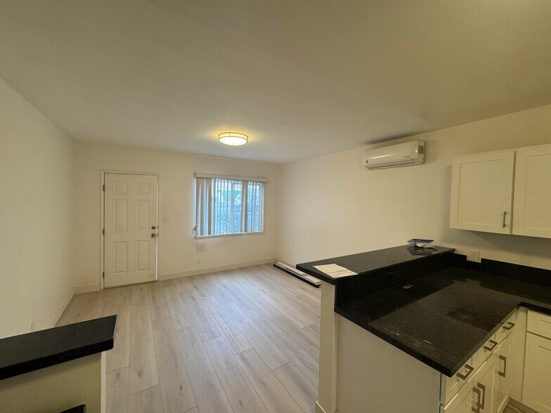 More Photos Of 2942-2950 Honolulu Ave, La Crescenta Storefront Retail Residential For Lease