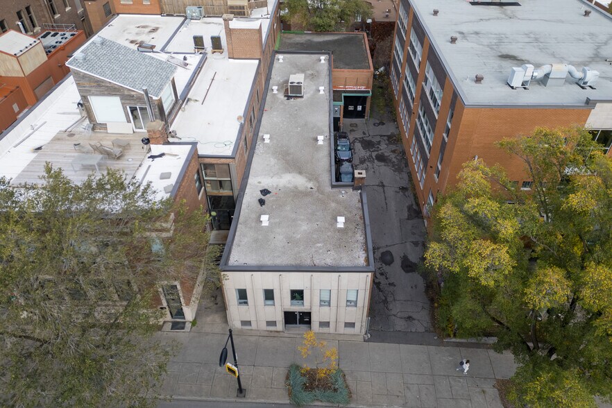 More Photos Of 2251 Av Papineau, Montréal Light Distribution For Lease