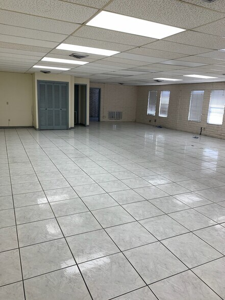 More Photos Of 1800 Blair St, Laredo Warehouse For Lease