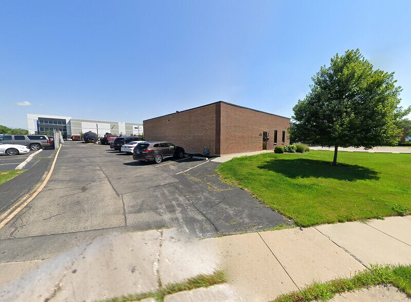 Primary Photo Of 240 E Hellen Rd, Palatine Flex For Sale