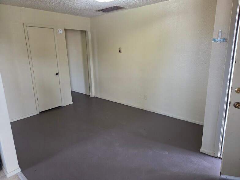 More Photos Of 657 W 4th St, Yorktown Apartments For Sale