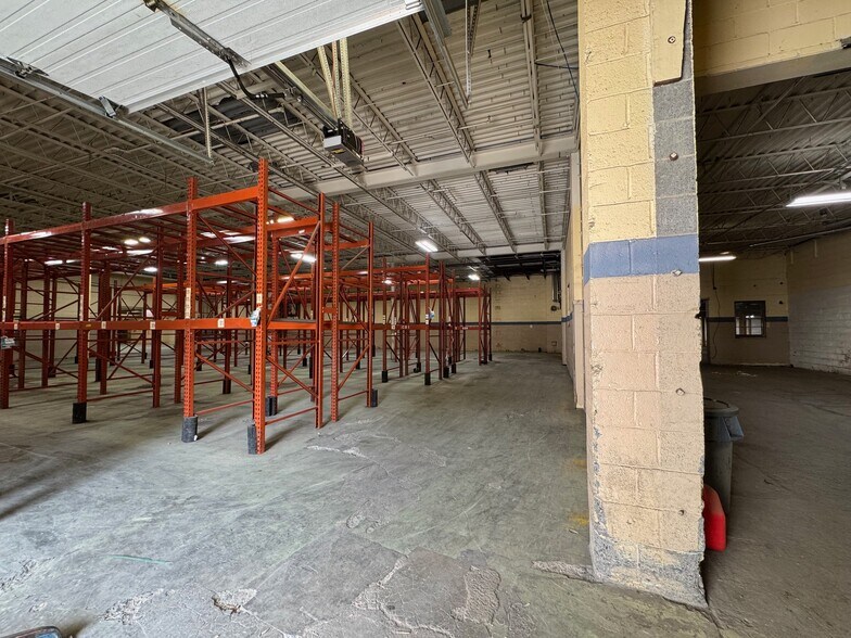 More Photos Of 195 Hudson St, Cornwall-on-Hudson Distribution For Lease