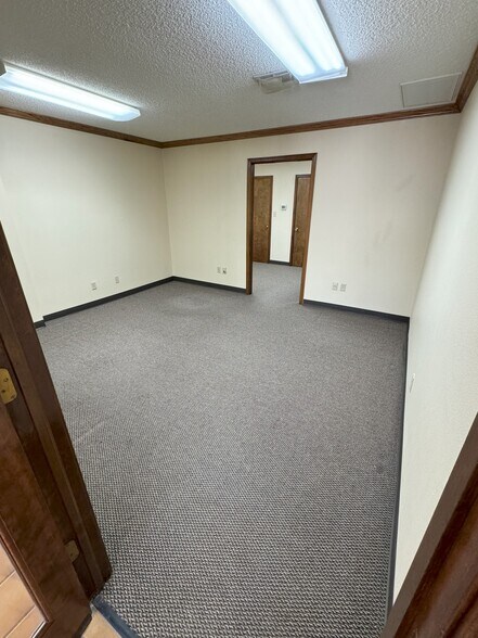 More Photos Of 1617 Greenbriar Pl, Oklahoma City Office For Lease