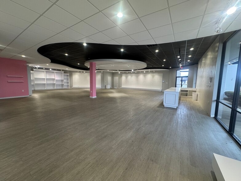 More Photos Of 2425 Scottsville Rd, Bowling Green Storefront Retail Office For Lease