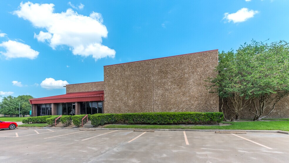 More Photos Of 9777 W Gulf Bank Rd, Houston Warehouse For Lease