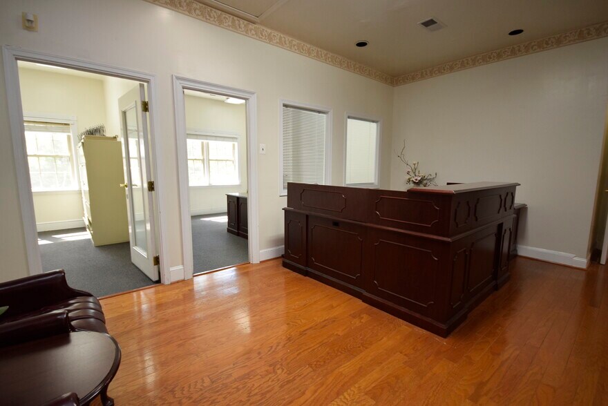 More Photos Of 7361 Mcwhorter Pl, Annandale Office For Lease