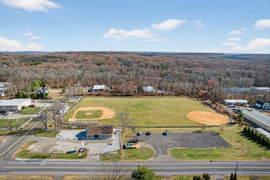 More Photos Of 742 Amity Rd, Bethany Freestanding For Sale