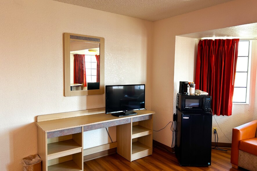 More Photos Of 1445 E 16th St, Yuma Hotel For Sale