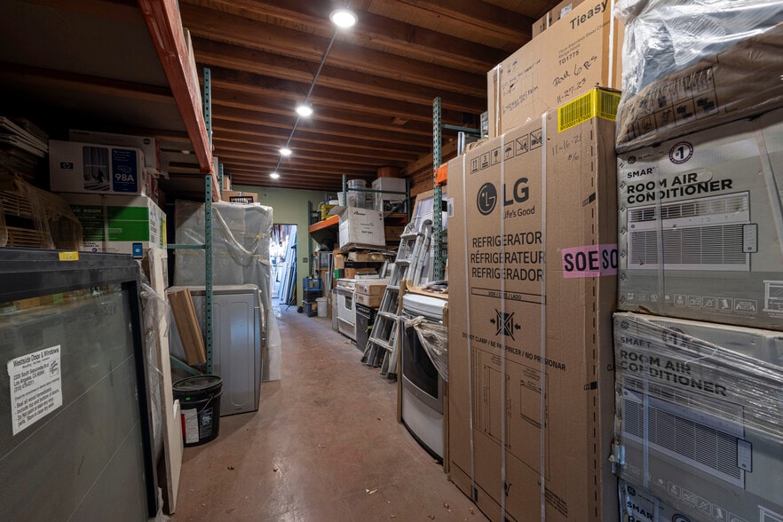 More Photos Of 4621 W Washington Blvd, Los Angeles Warehouse For Lease