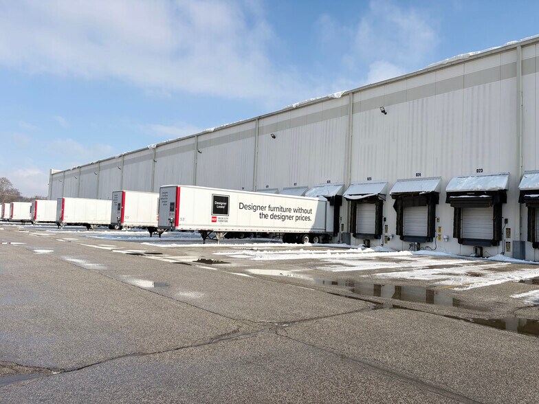More Photos Of 33 Industrial Pky, La Porte Distribution For Lease