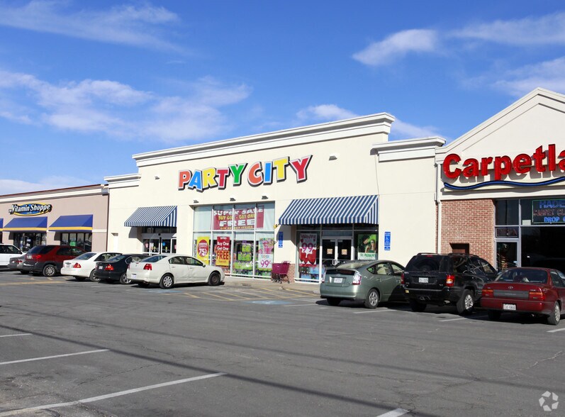 More Photos Of 5522 Leesburg Pike, Falls Church Storefront For Lease