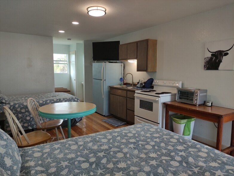 More Photos Of 1330 S Commercial St, Aransas Pass Hotel For Sale