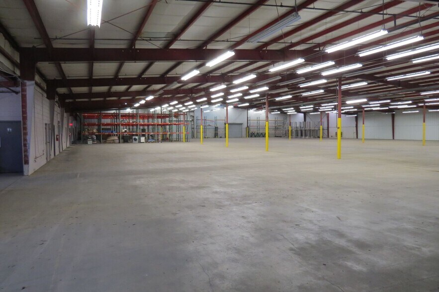 More Photos Of 2575 Front St, Cottondale Industrial For Sale