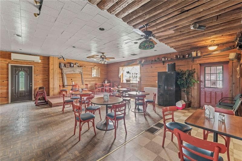 More Photos Of 669 E National Pike, Washington Restaurant For Sale