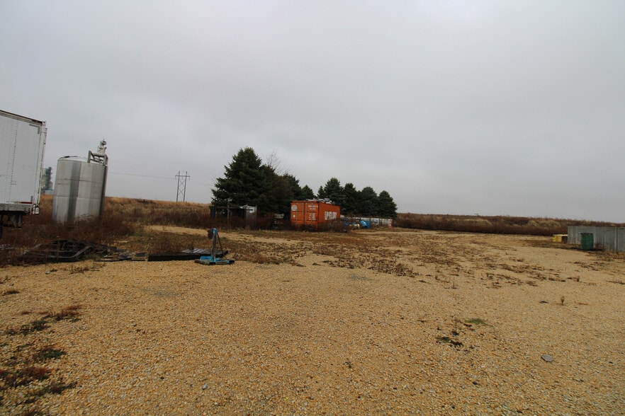 More Photos Of 5640 44th Ave S, Clinton Office For Sale