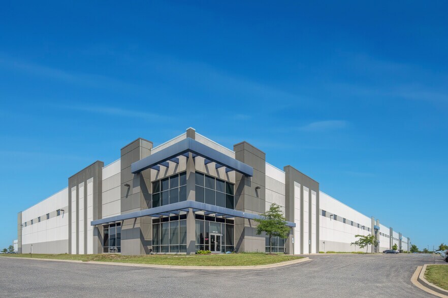 More Photos Of 10601 Seymour Ave, Franklin Park Warehouse For Lease