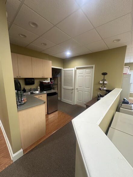 More Photos Of 267 W Wieuca Rd NE, Atlanta Office For Sale