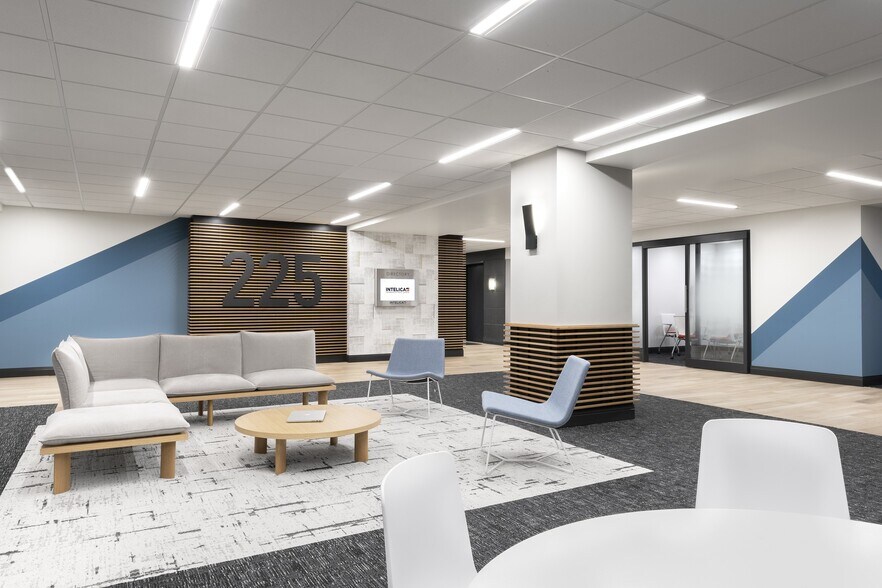 More Photos Of 225-235 S Meramec Ave, Clayton Office For Lease