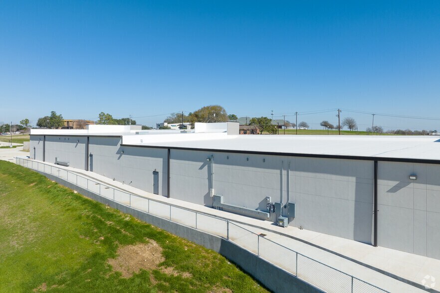 More Photos Of 2600 Becker Dr, Brenham Storefront Retail Office For Lease