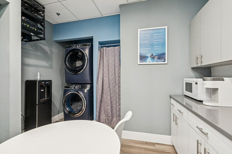 More Photos Of 55 Willow Ln, Marlboro Medical For Lease