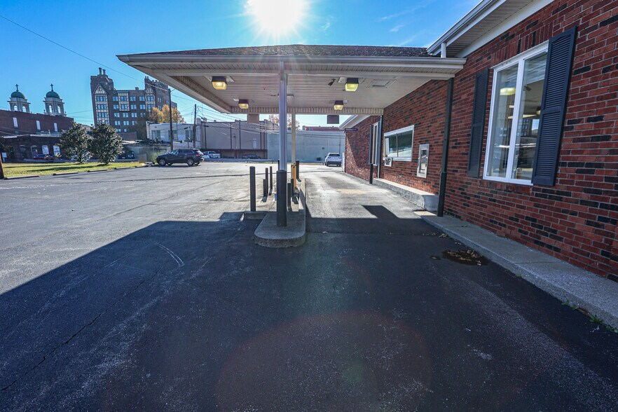 More Photos Of 630 Jefferson St, Paducah Office For Sale