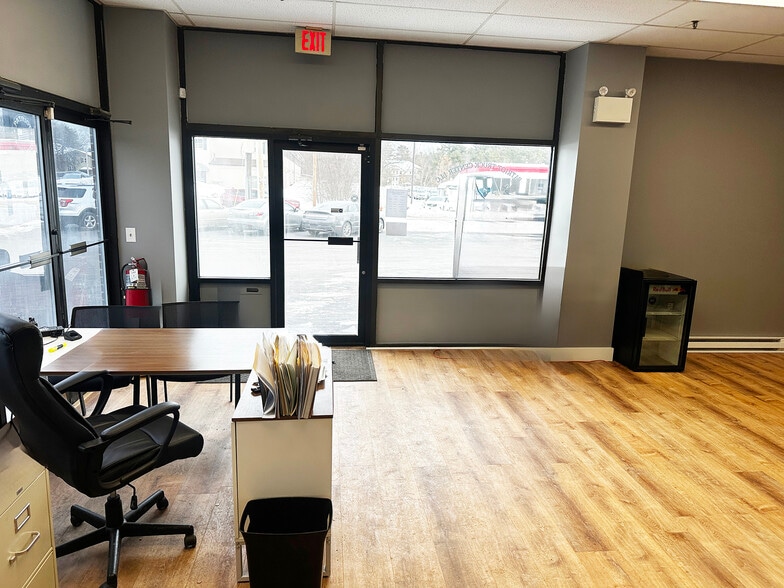 More Photos Of 92 Manchester St, Concord Auto Repair For Lease