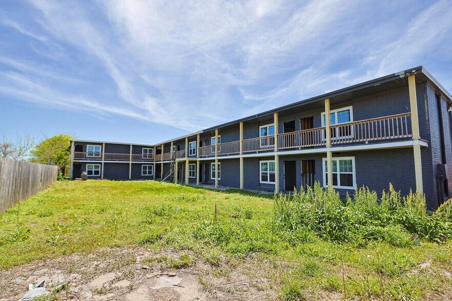 More Photos Of 1727 Main St, La Marque Apartments For Sale