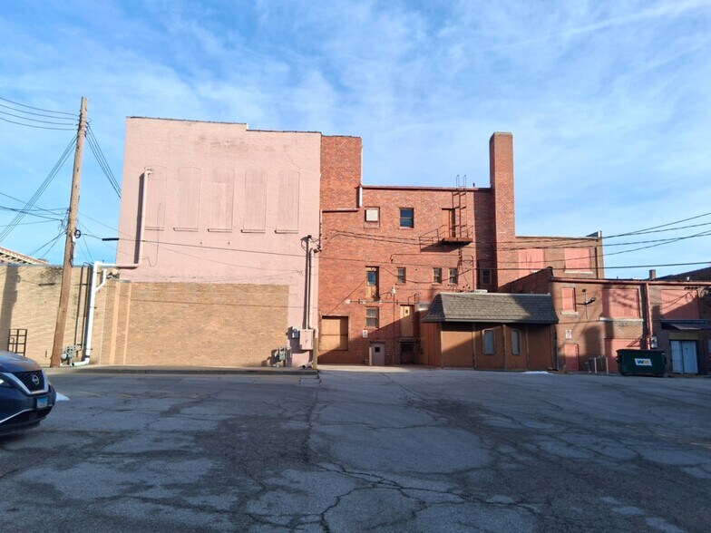 More Photos Of 108-112 E Main St, Belleville General Retail For Sale