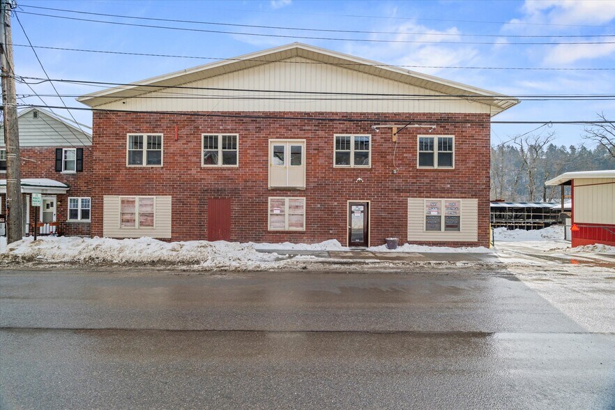 Primary Photo Of 309 Main St, Emlenton General Retail For Sale