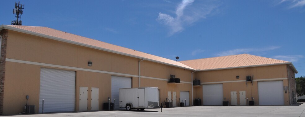 More Photos Of 4707 Enterprise Ave, Naples Loft Creative Space For Lease