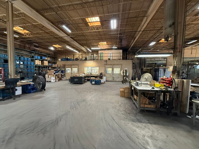 More Photos Of 11601 Hambright Rd, Huntersville Manufacturing For Lease