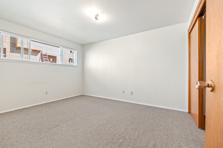 More Photos Of 633 W Emerson St, Seattle Multifamily For Sale