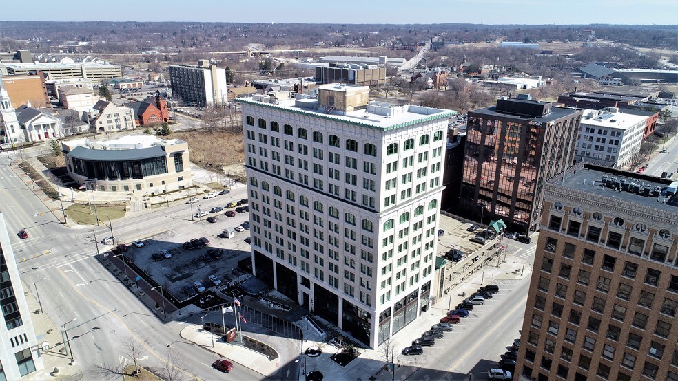 More Photos Of 44 E Federal Plz, Youngstown Hotel For Lease