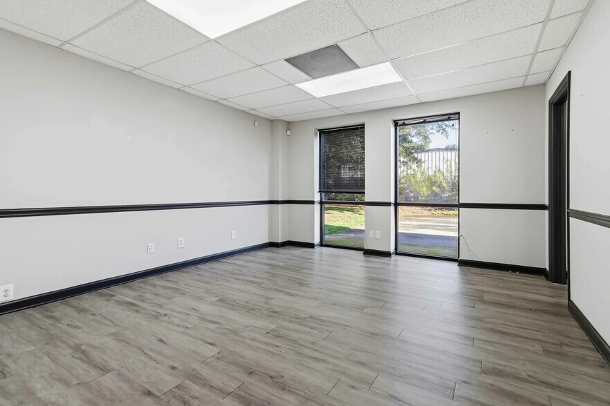 More Photos Of 2136 Hilton Dr, Gainesville Distribution For Lease