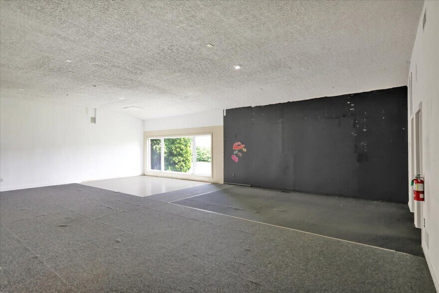 More Photos Of 5 Old Wernersville Rd, Sinking Spring Freestanding For Lease