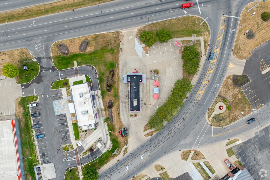 More Photos Of 1599 N Morton St, Franklin Fast Food For Lease