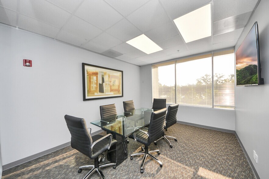 More Photos Of 8554 Katy Fwy, Houston Unknown For Lease