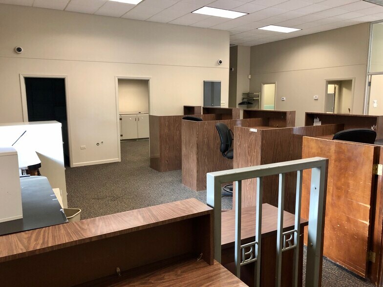 More Photos Of 124 S Main St, Ridgely Bank For Sale