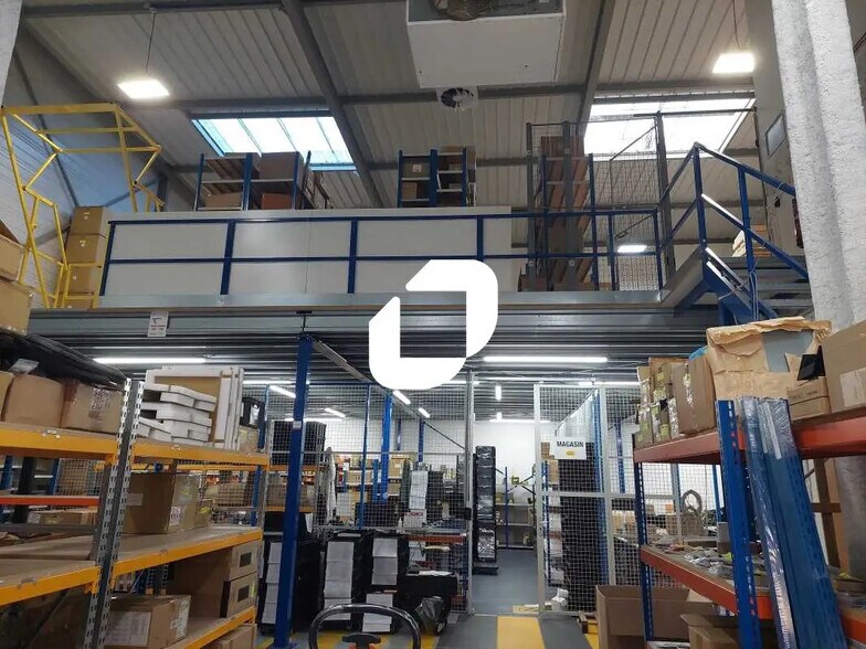 More Photos Of 3 Rue Du Groupe Manoukian, Élancourt Light Manufacturing For Lease