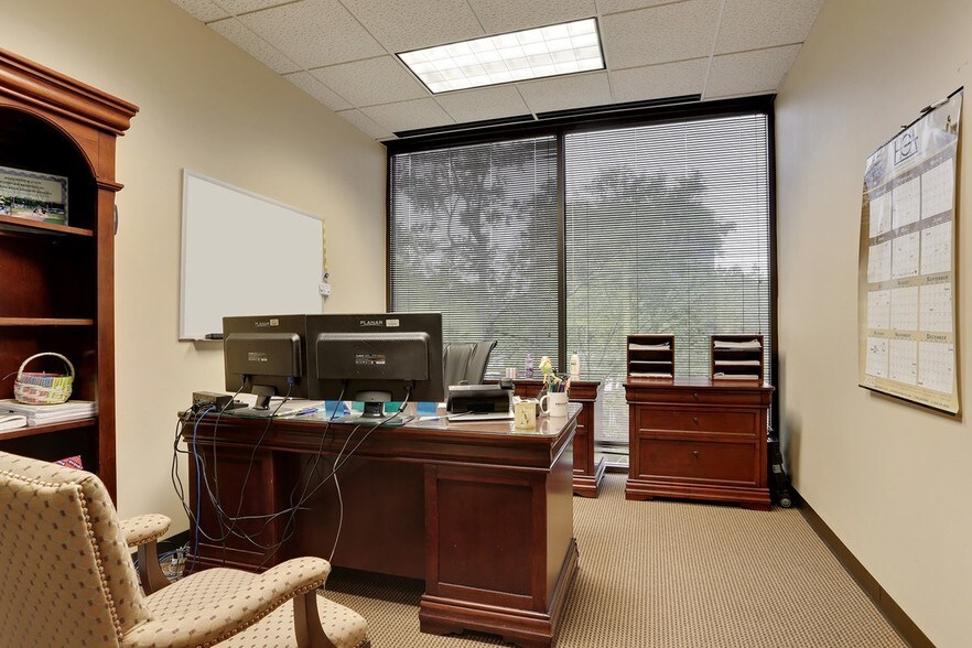 More Photos Of 8555 United Plaza Blvd, Baton Rouge Office For Lease