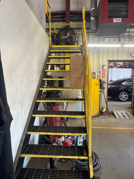 More Photos Of 790 W Chestnut St, Brockton Service For Sale