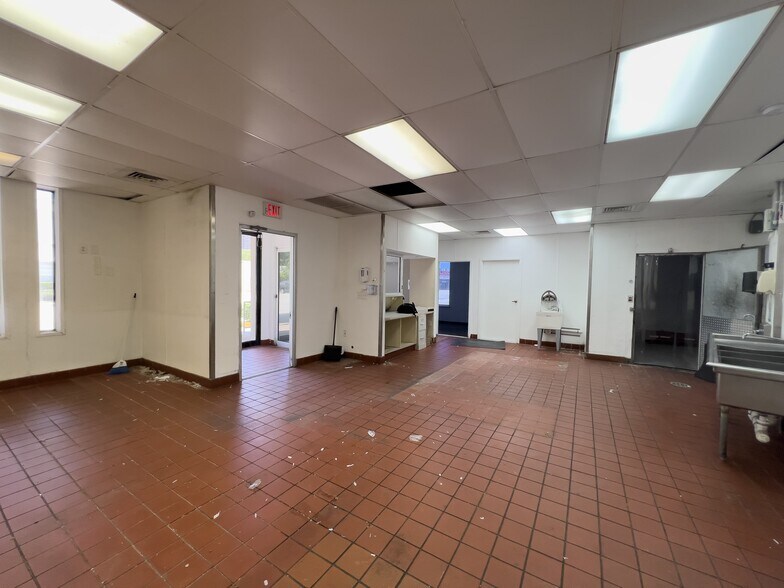 More Photos Of 3400 NE 2nd Ave, Miami Restaurant For Sale
