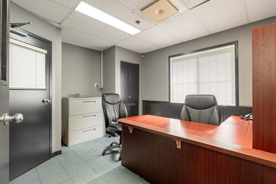 More Photos Of 60 Rue Sheard, Coaticook Industrial For Sale