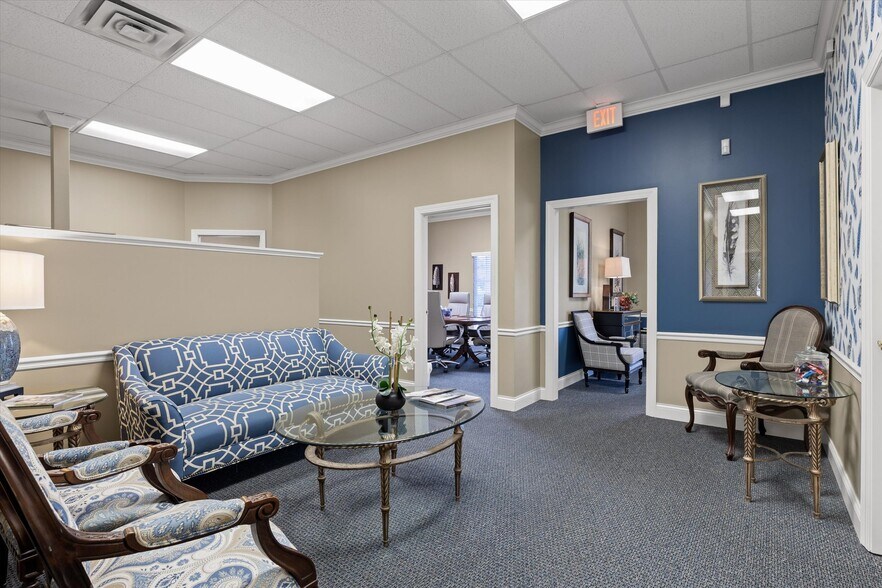 More Photos Of 6166 Shallowford Rd, Chattanooga Medical For Sale