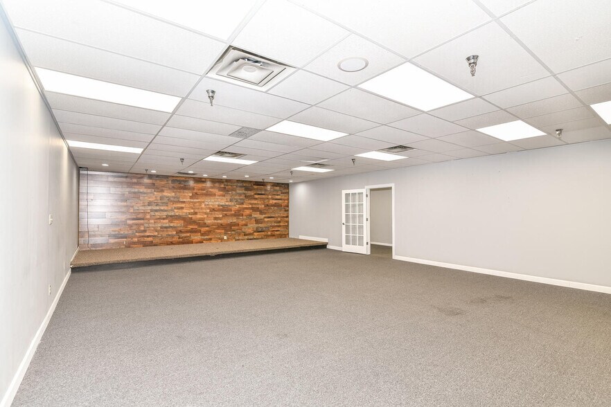 More Photos Of 8383 Craig St, Indianapolis Loft Creative Space For Sale