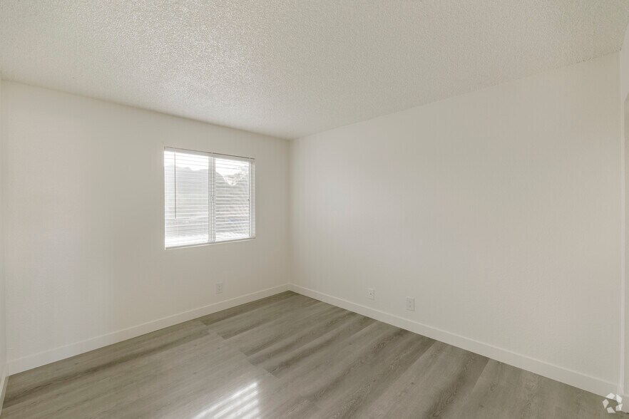 More Photos Of 2223-2255 E Cactus Rd, Phoenix Apartments For Sale