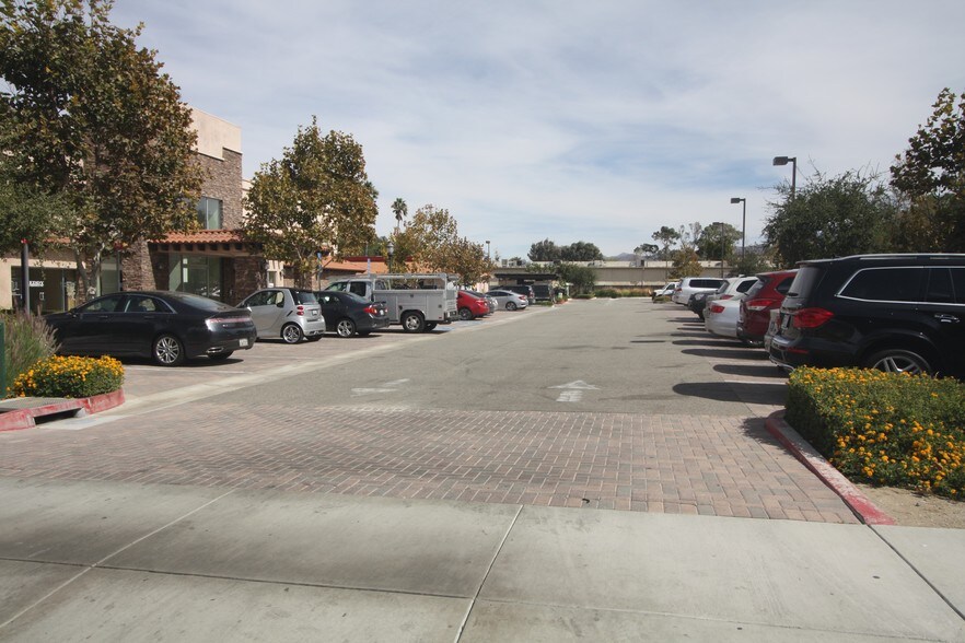 More Photos Of 19034-19042 Soledad Canyon Rd, Santa Clarita Medical For Lease