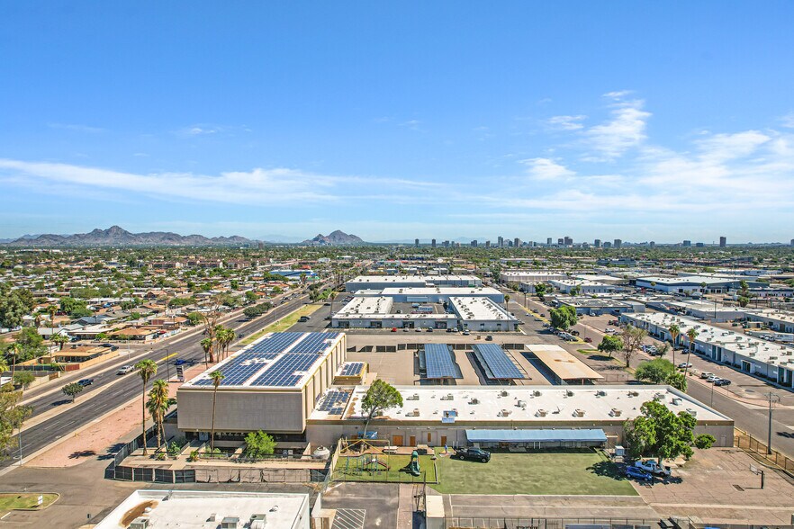 More Photos Of 3001 W Indian School Rd, Phoenix Office For Sale